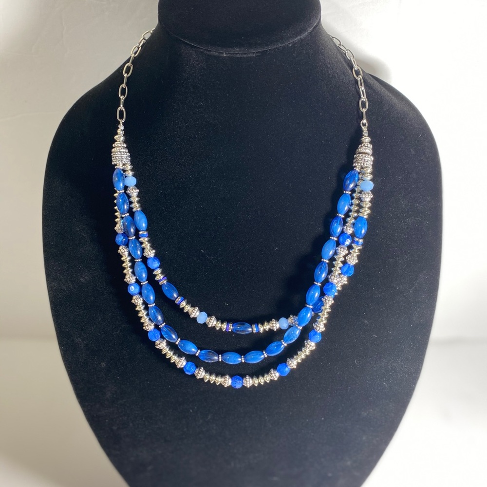 Beautiful 3 layered blue and silvered necklace